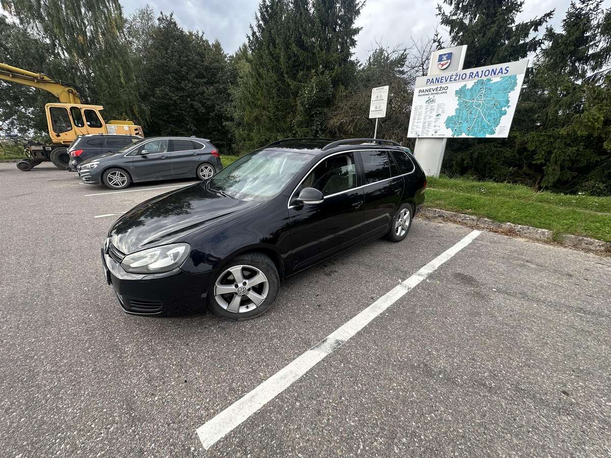 Volkswagen Golf - 1