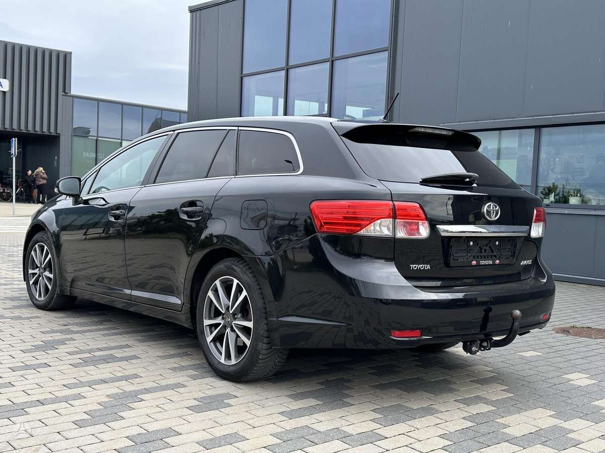 Toyota Avensis - 8