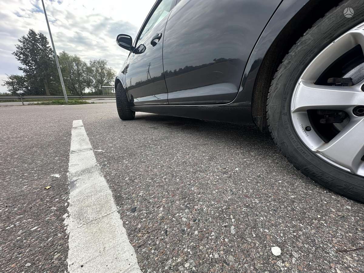Volkswagen Golf - 10
