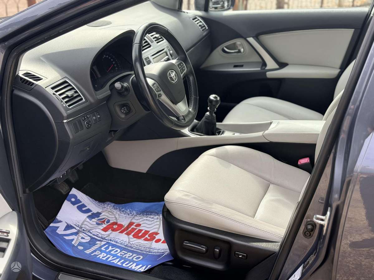 Toyota Avensis - 8