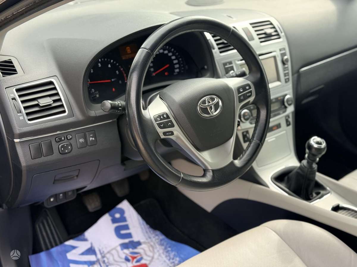 Toyota Avensis - 9