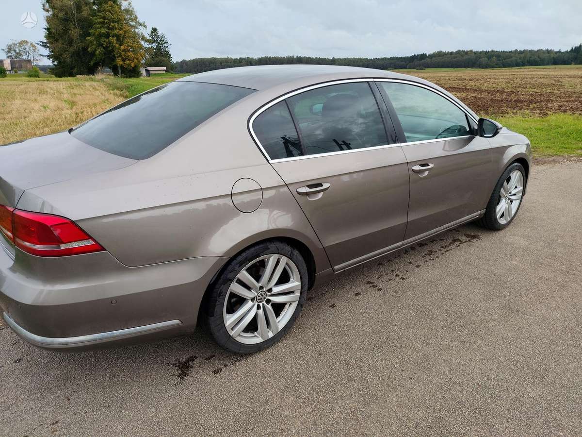 Volkswagen Passat - 4