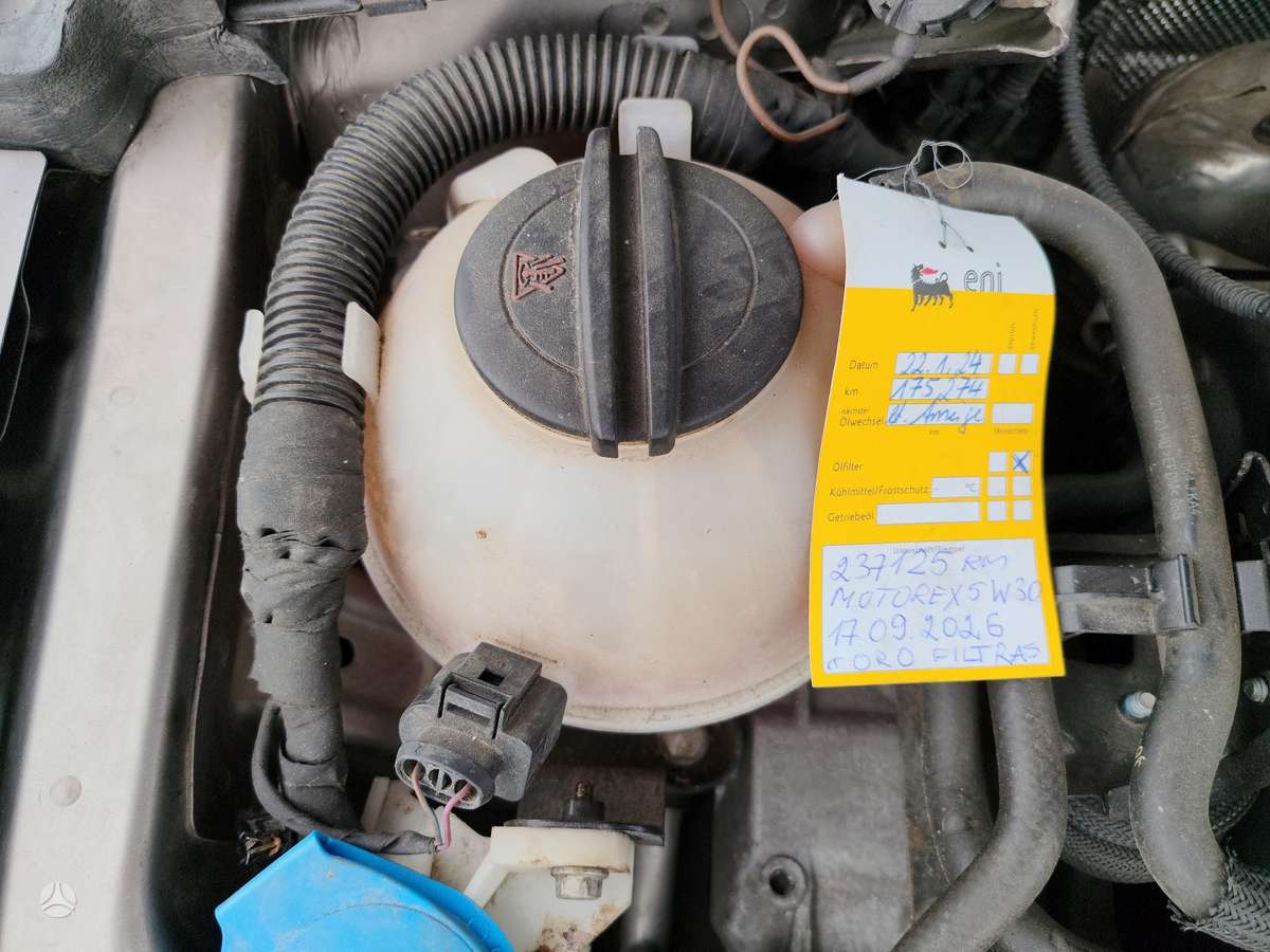Volkswagen Passat - 12