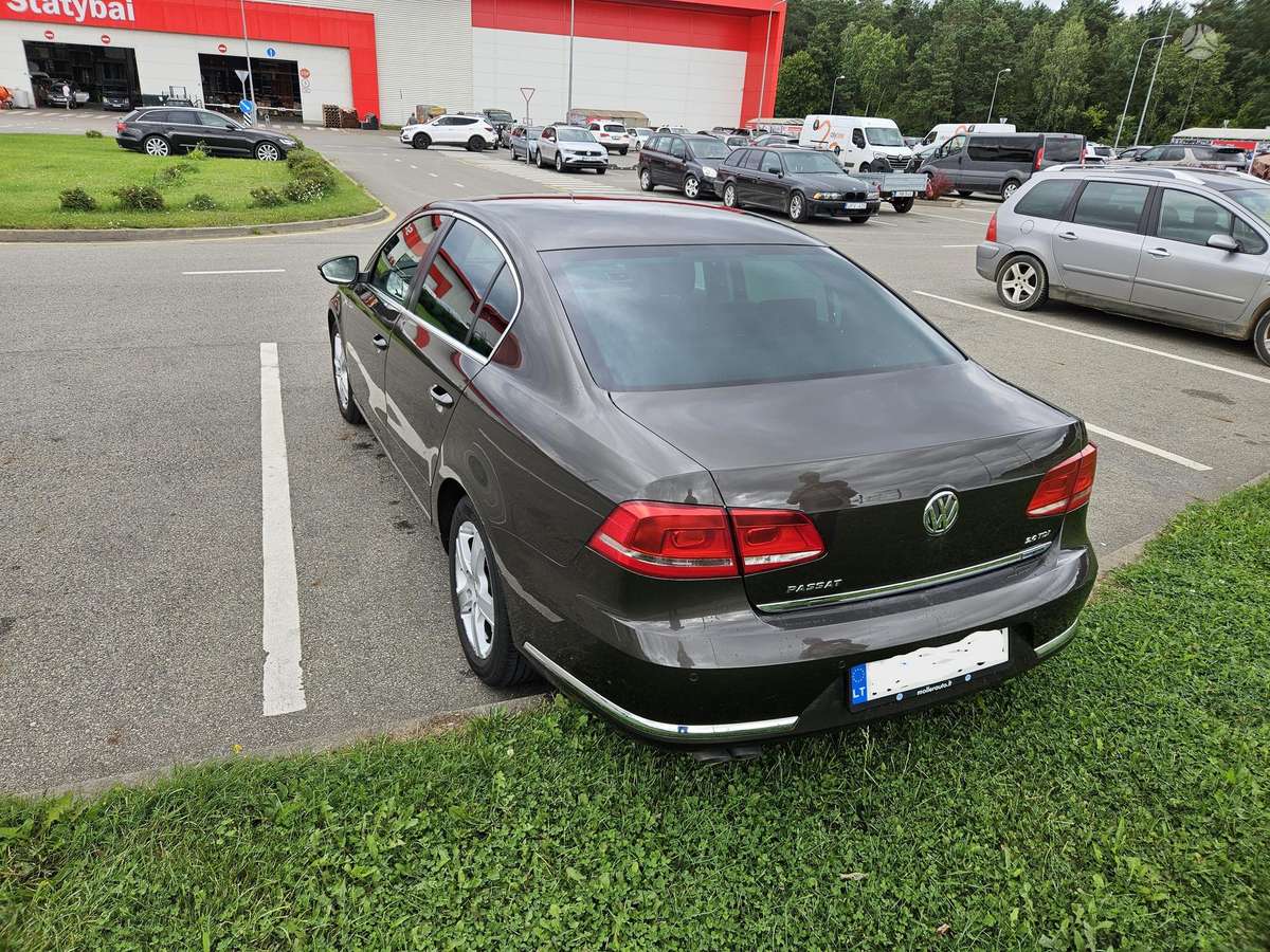 Volkswagen Passat - 4