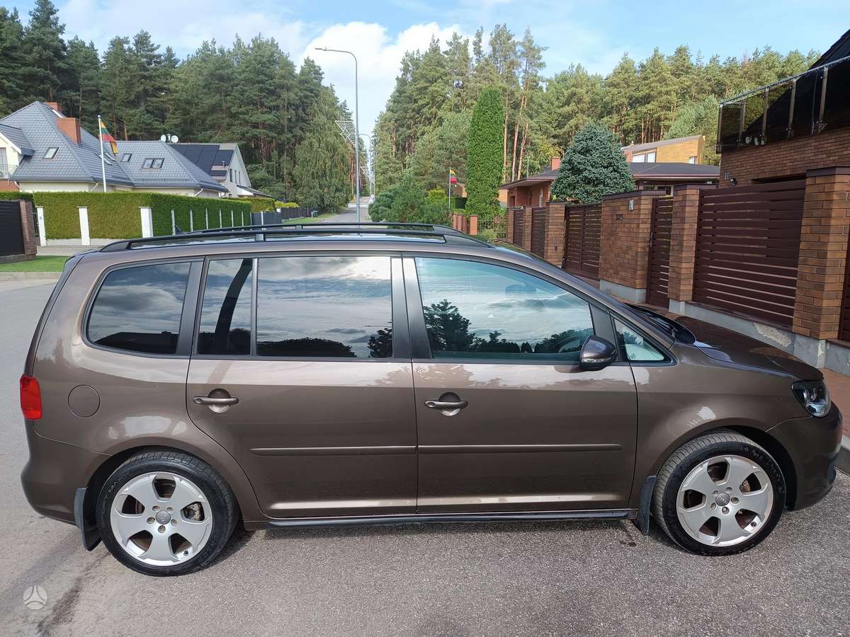 Volkswagen Touran - 4
