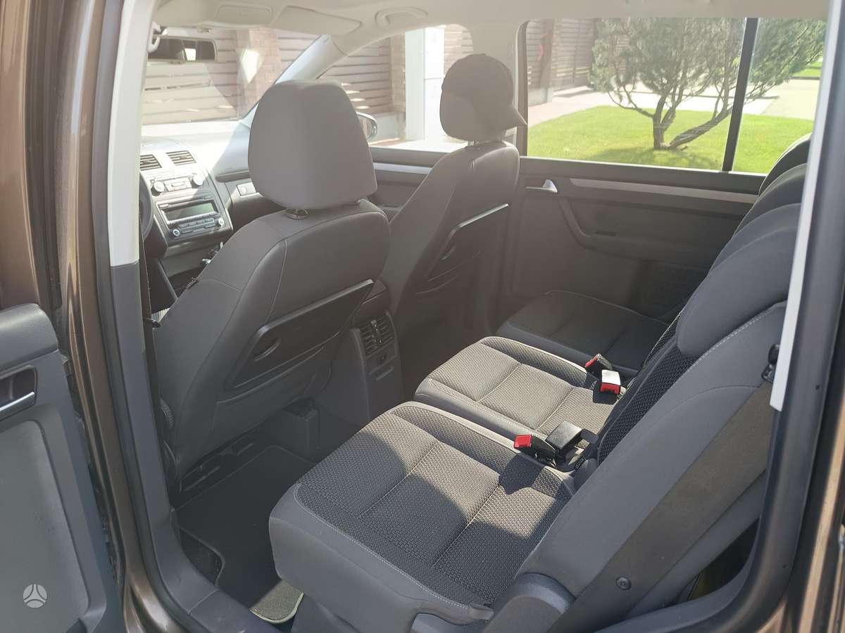 Volkswagen Touran - 8