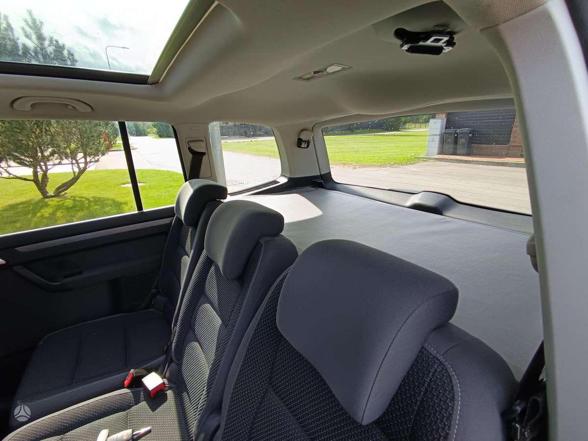 Volkswagen Touran - 11
