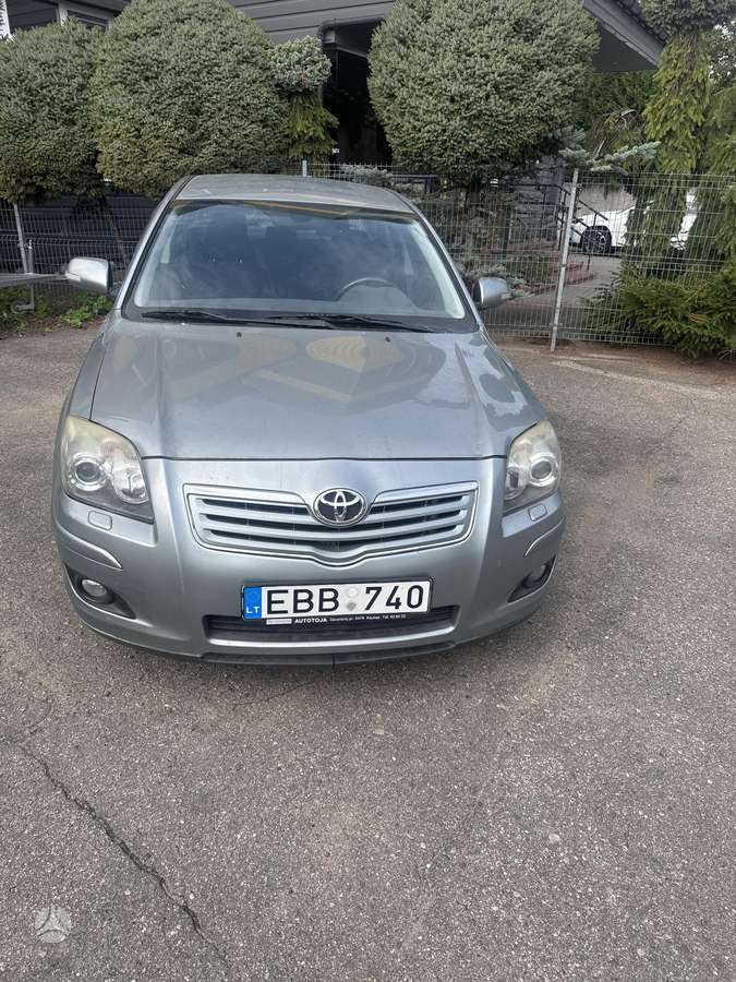 Toyota Avensis - 1