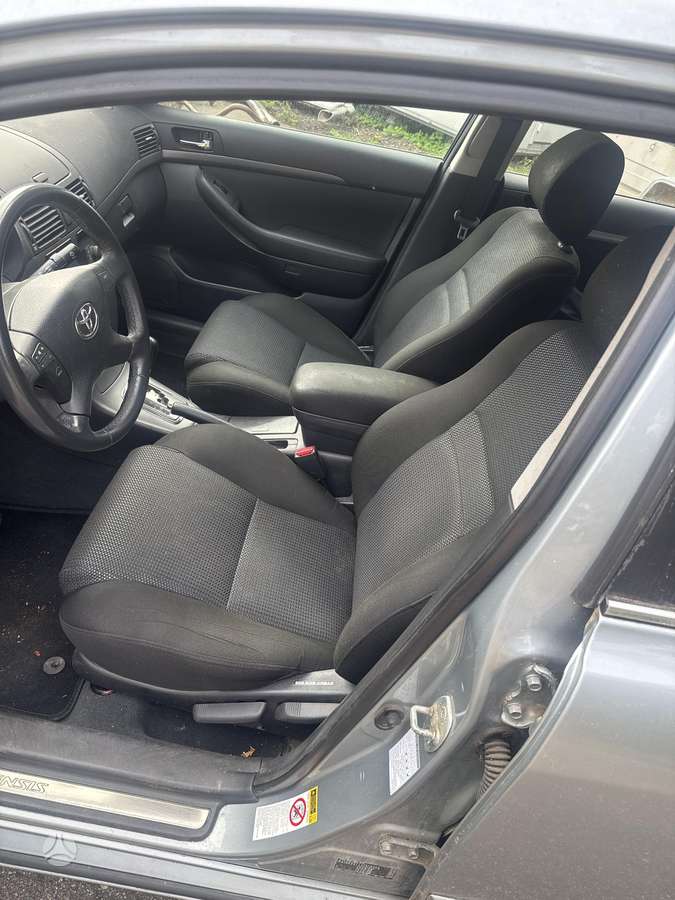 Toyota Avensis - 6