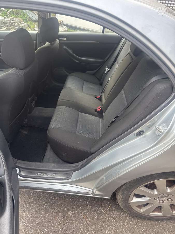Toyota Avensis - 2