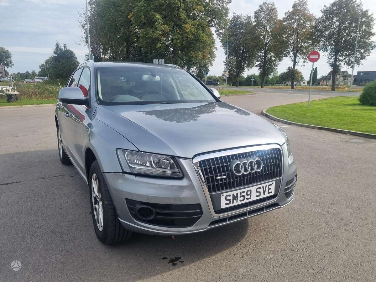 Audi Q5, 2.0 l., off-road / crossover