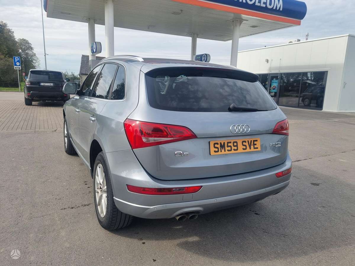 Audi Q5, 2.0 l., off-road / crossover
