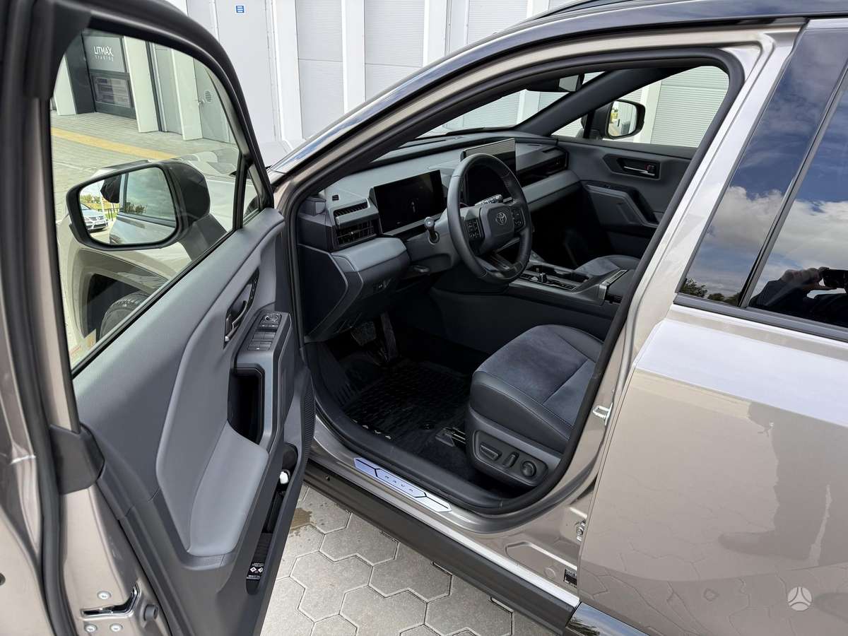 Toyota RAV4 - 8