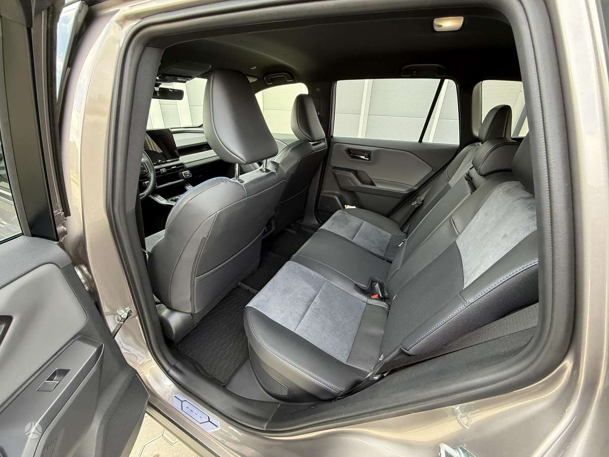 Toyota RAV4 - 11
