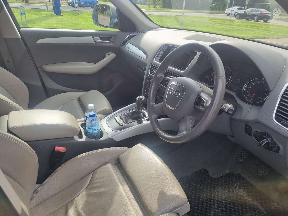 Audi Q5, 2.0 l., off-road / crossover