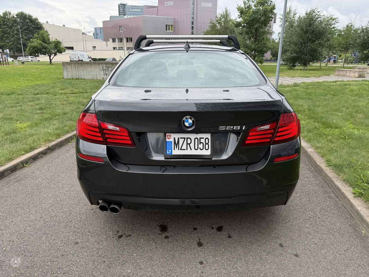 BMW 528, 2.0 l., Седан