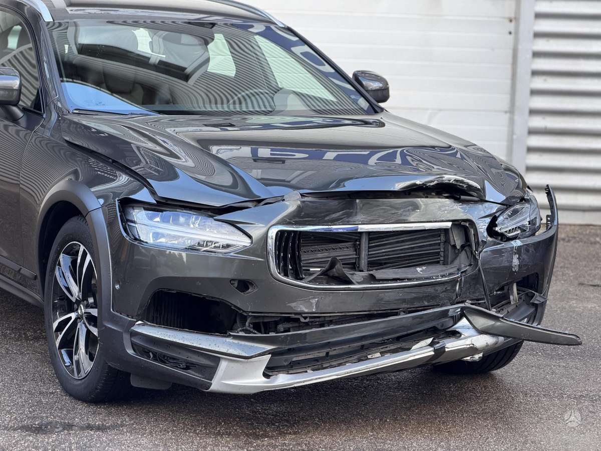 Volvo V90 - 2