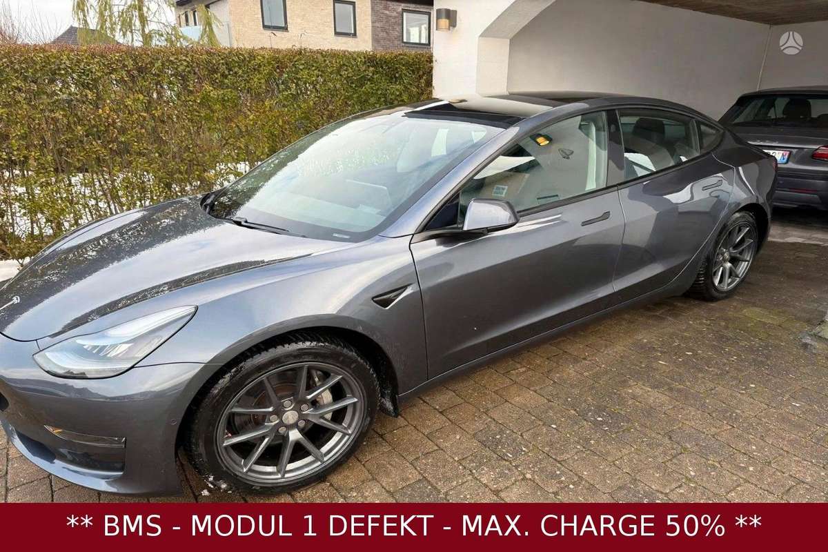 Tesla Model 3 - 1