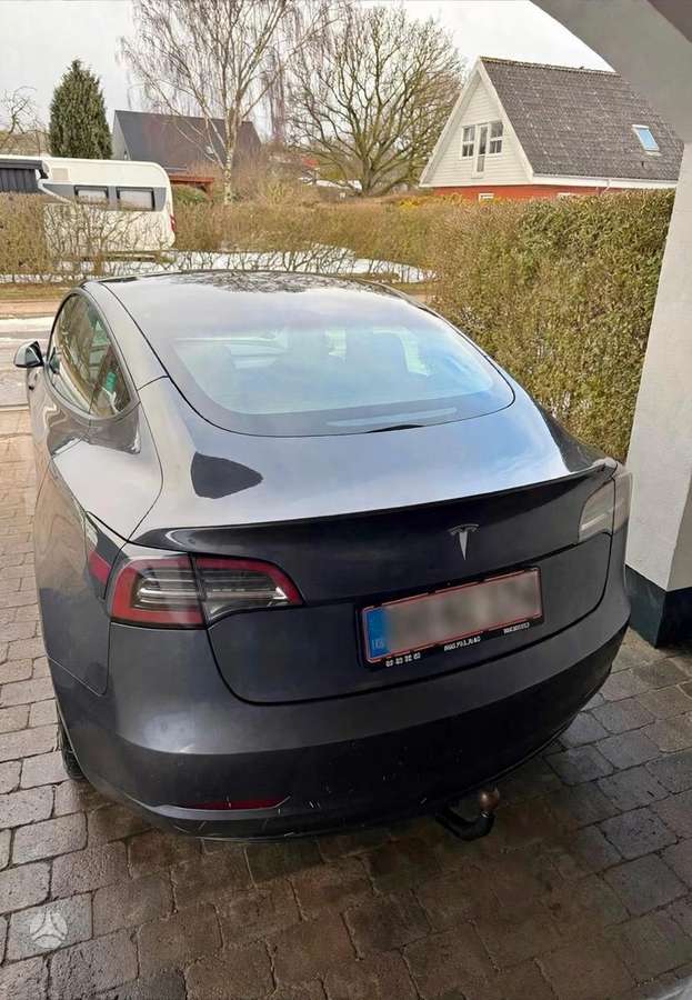 Tesla Model 3 - 3