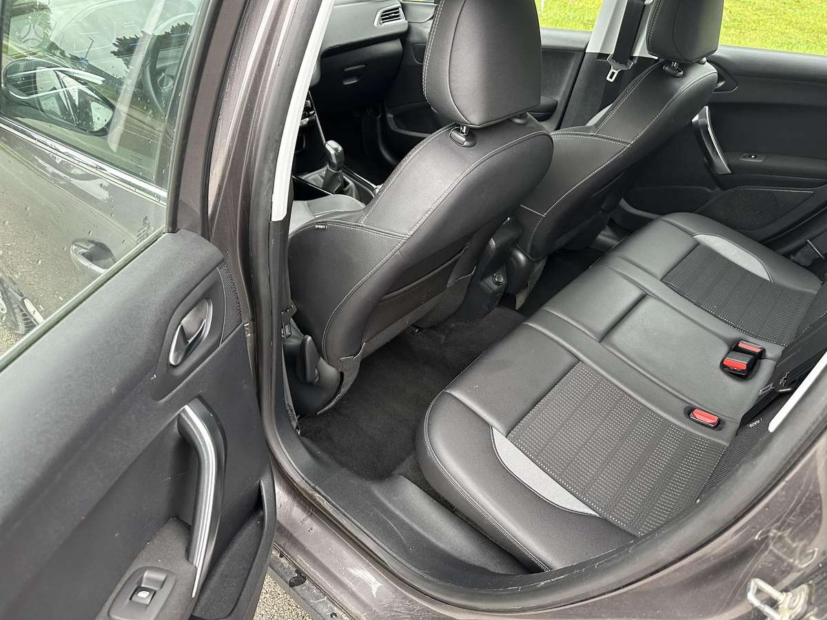 Peugeot 2008 - 8
