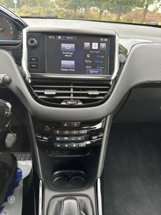 Peugeot 2008 - 11