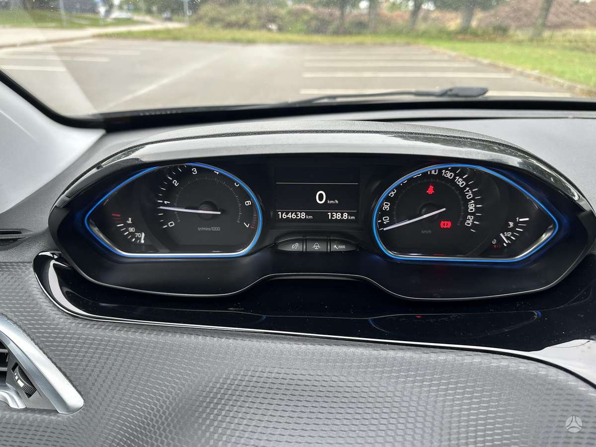 Peugeot 2008 - 12