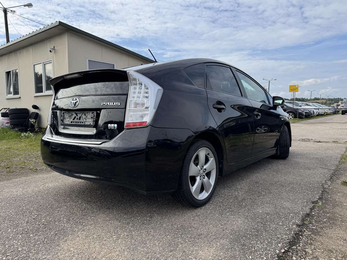 Toyota Prius - 4