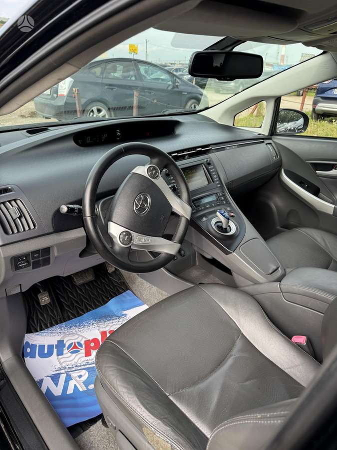 Toyota Prius - 5