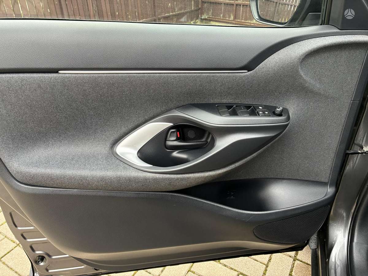Toyota Yaris Cross - 12