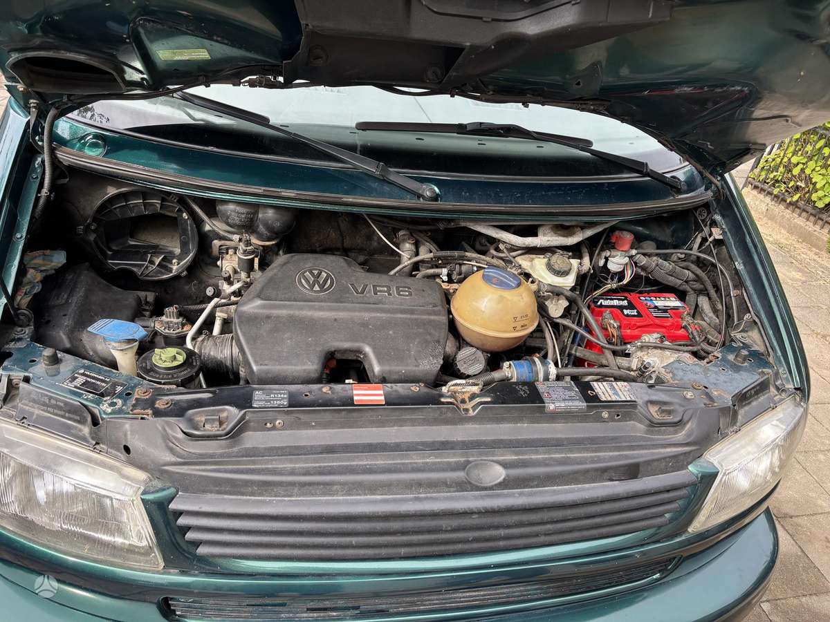Volkswagen Caravelle - 1