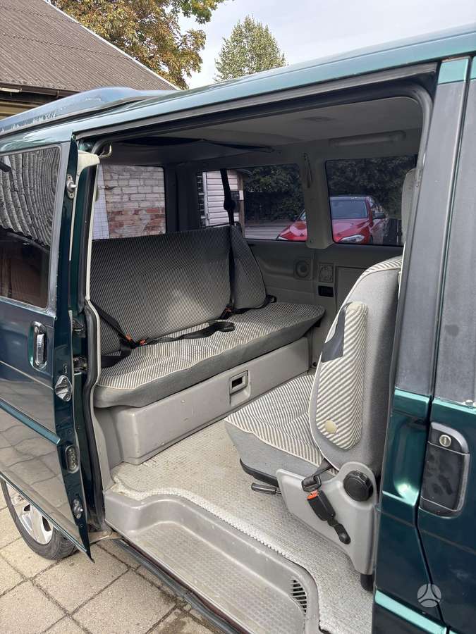 Volkswagen Caravelle - 2