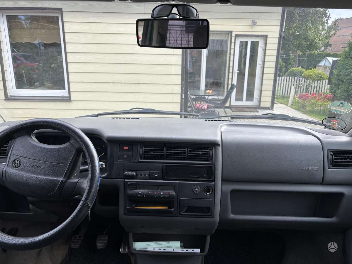 Volkswagen Caravelle - 3