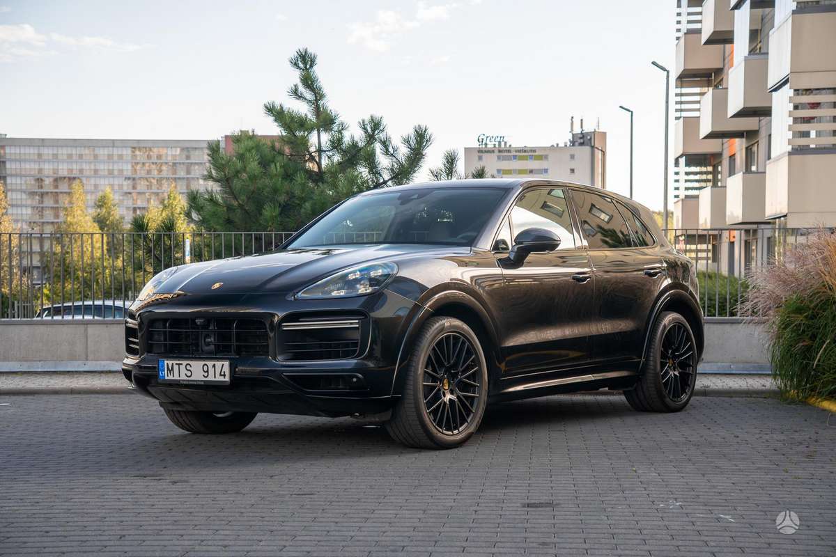 Porsche Cayenne - 1
