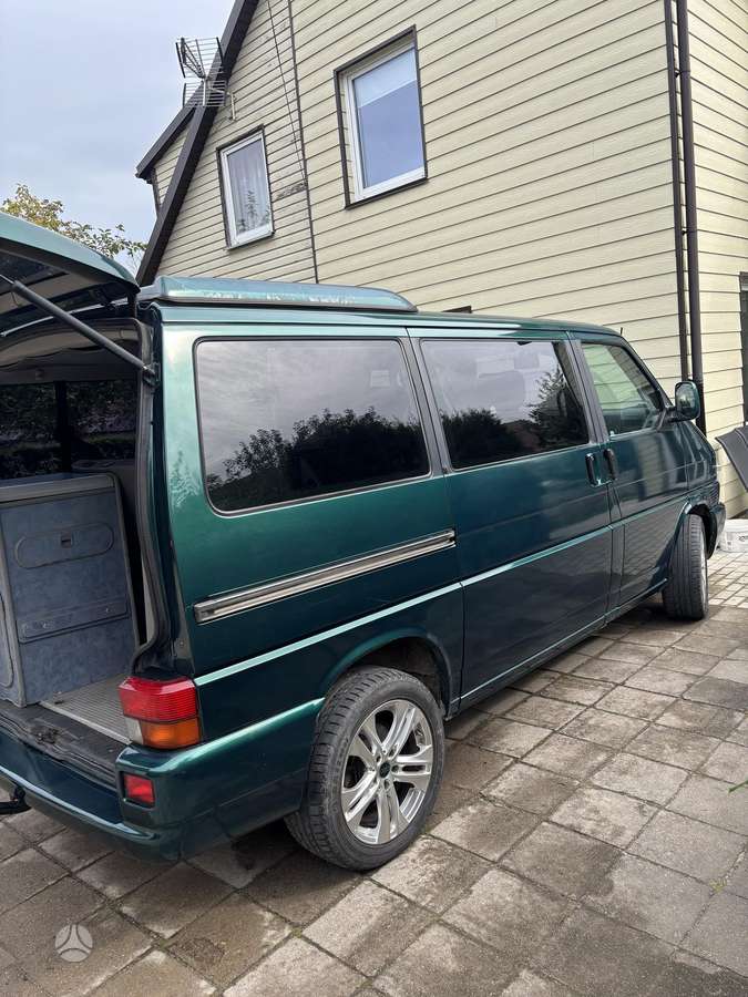 Volkswagen Caravelle - 10