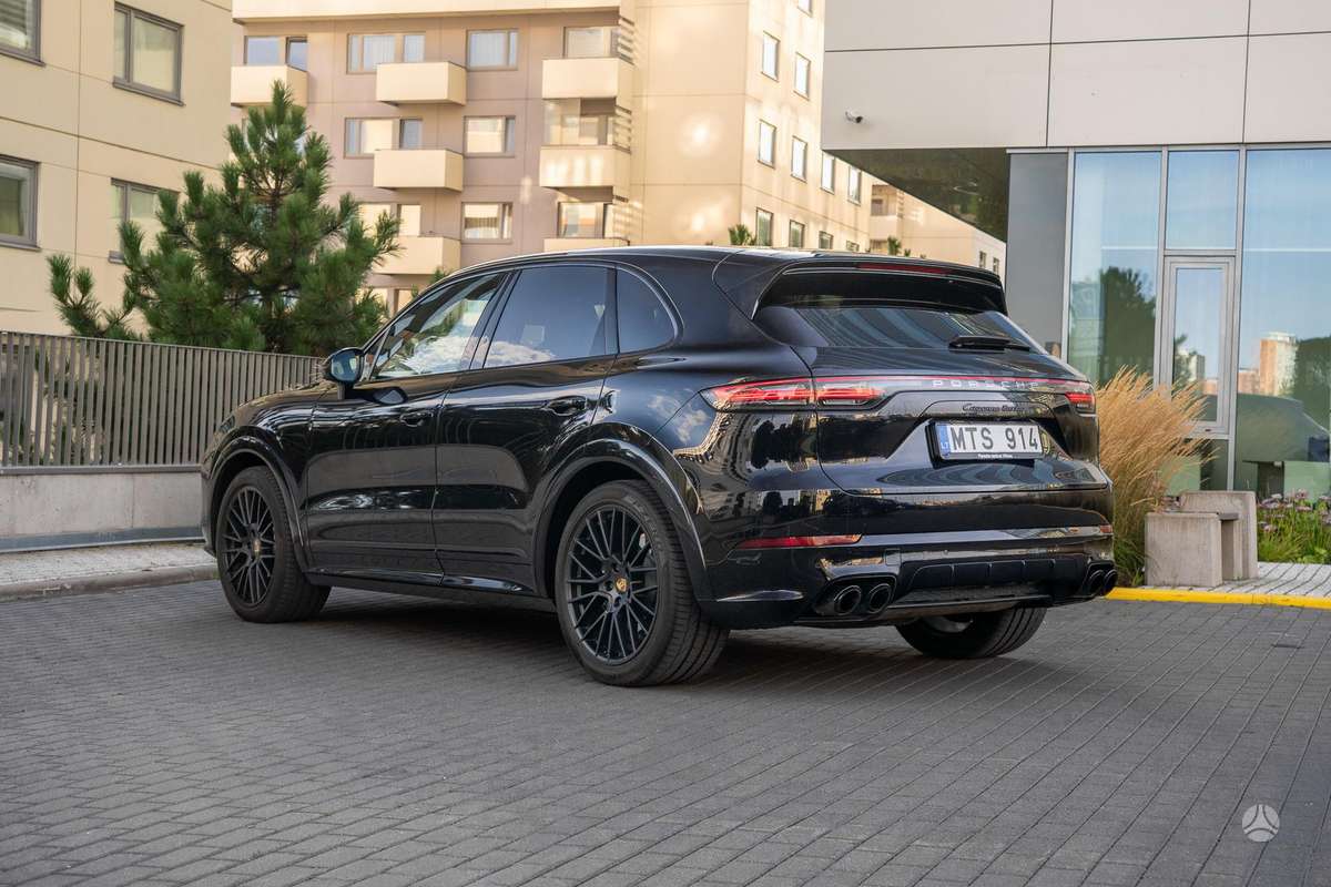 Porsche Cayenne - 4