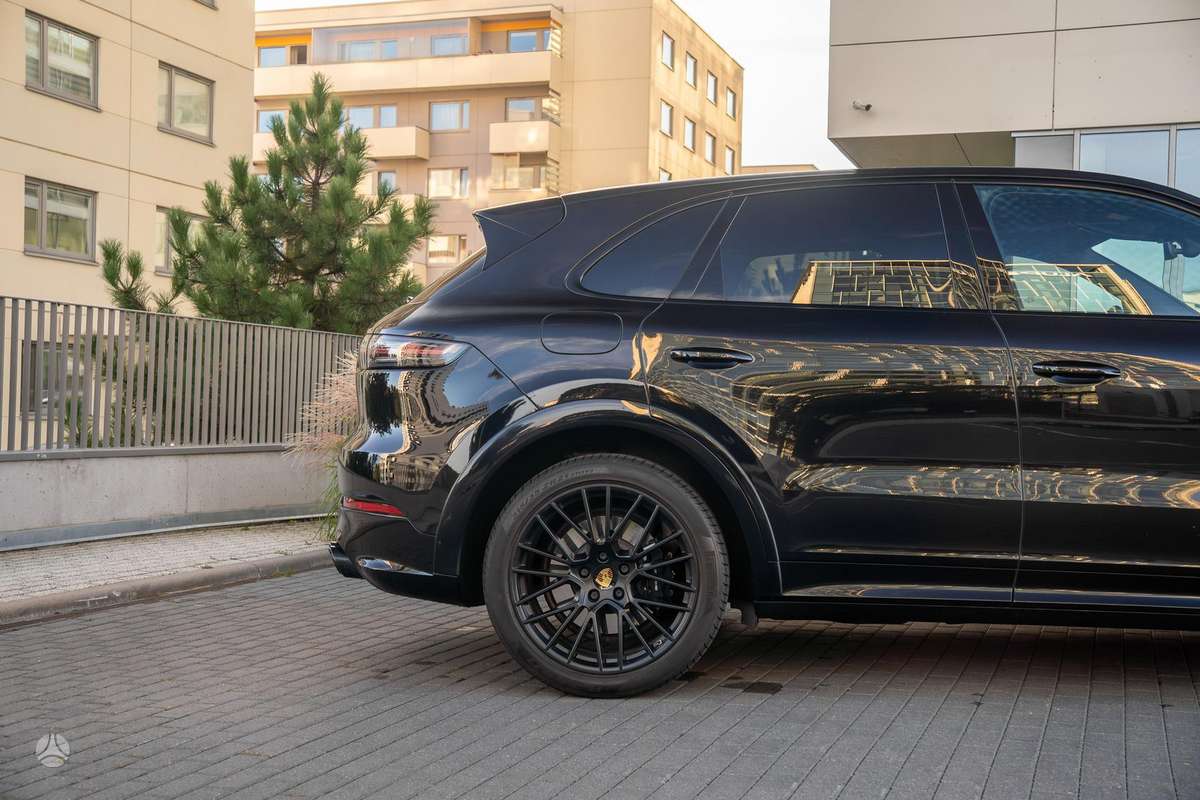 Porsche Cayenne - 6