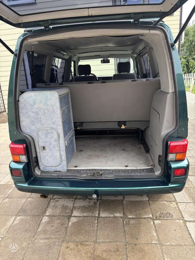 Volkswagen Caravelle - 11