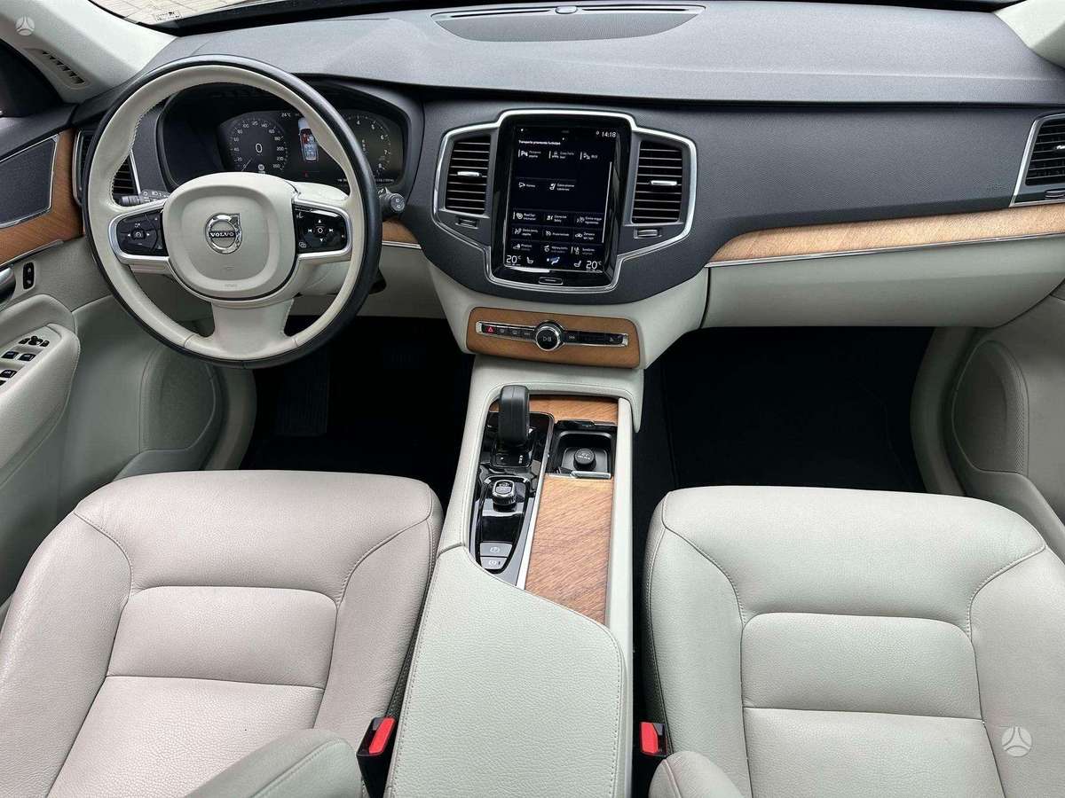 Volvo XC90 - 11