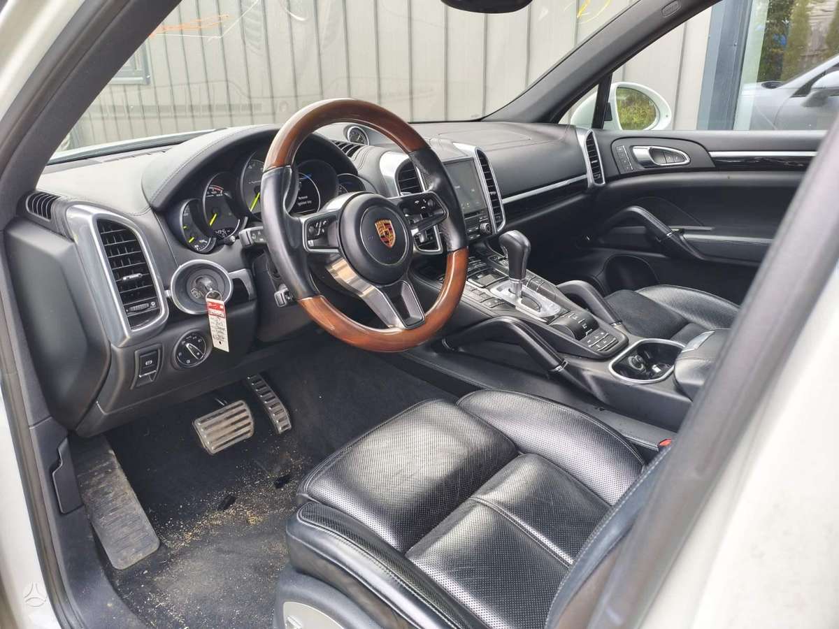 Porsche Cayenne rezerves daļās