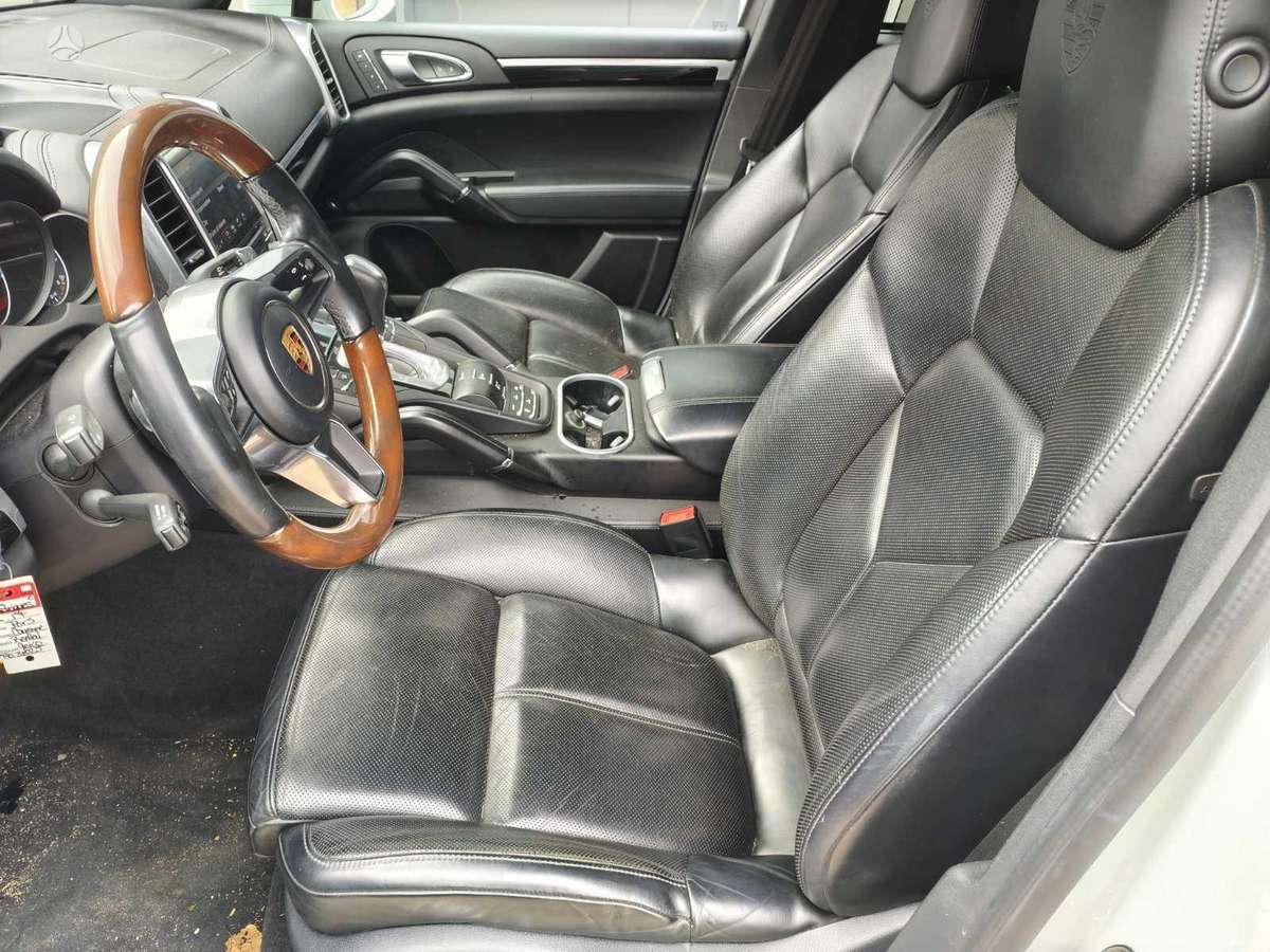Porsche Cayenne for parts