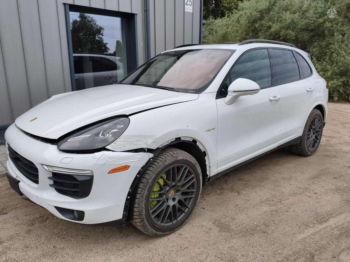 Porsche Cayenne dalimis