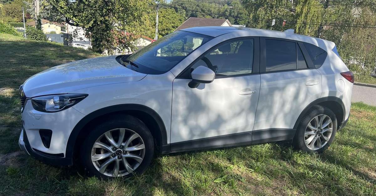 Mazda CX-5, 2.2 l., off-road / crossover