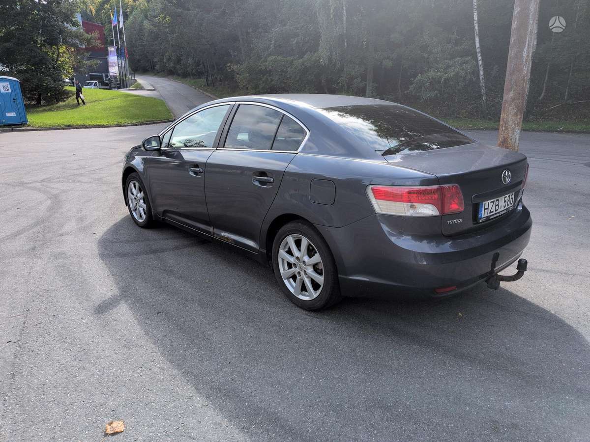 Toyota Avensis - 2