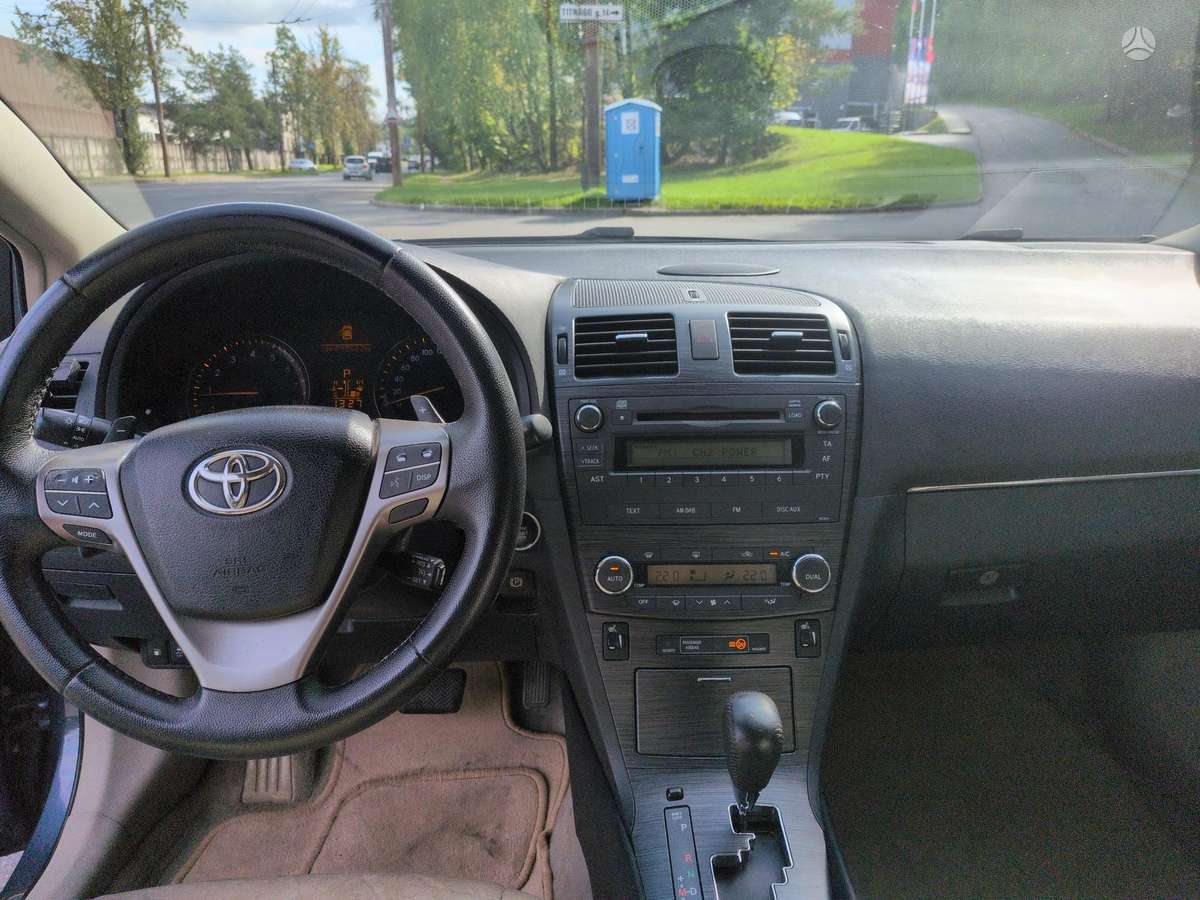 Toyota Avensis - 8