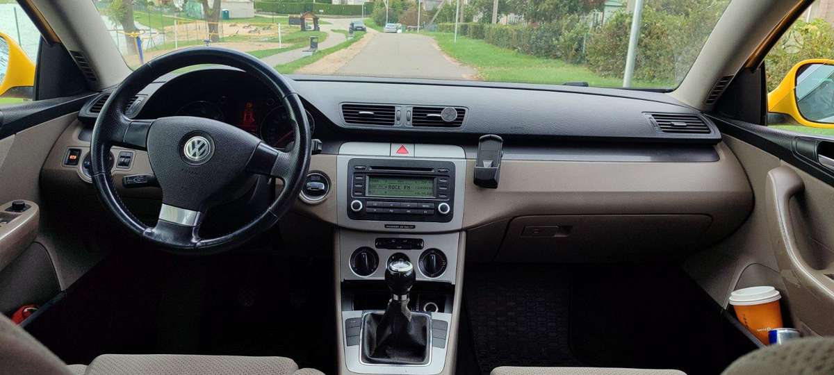 Volkswagen Passat - 11