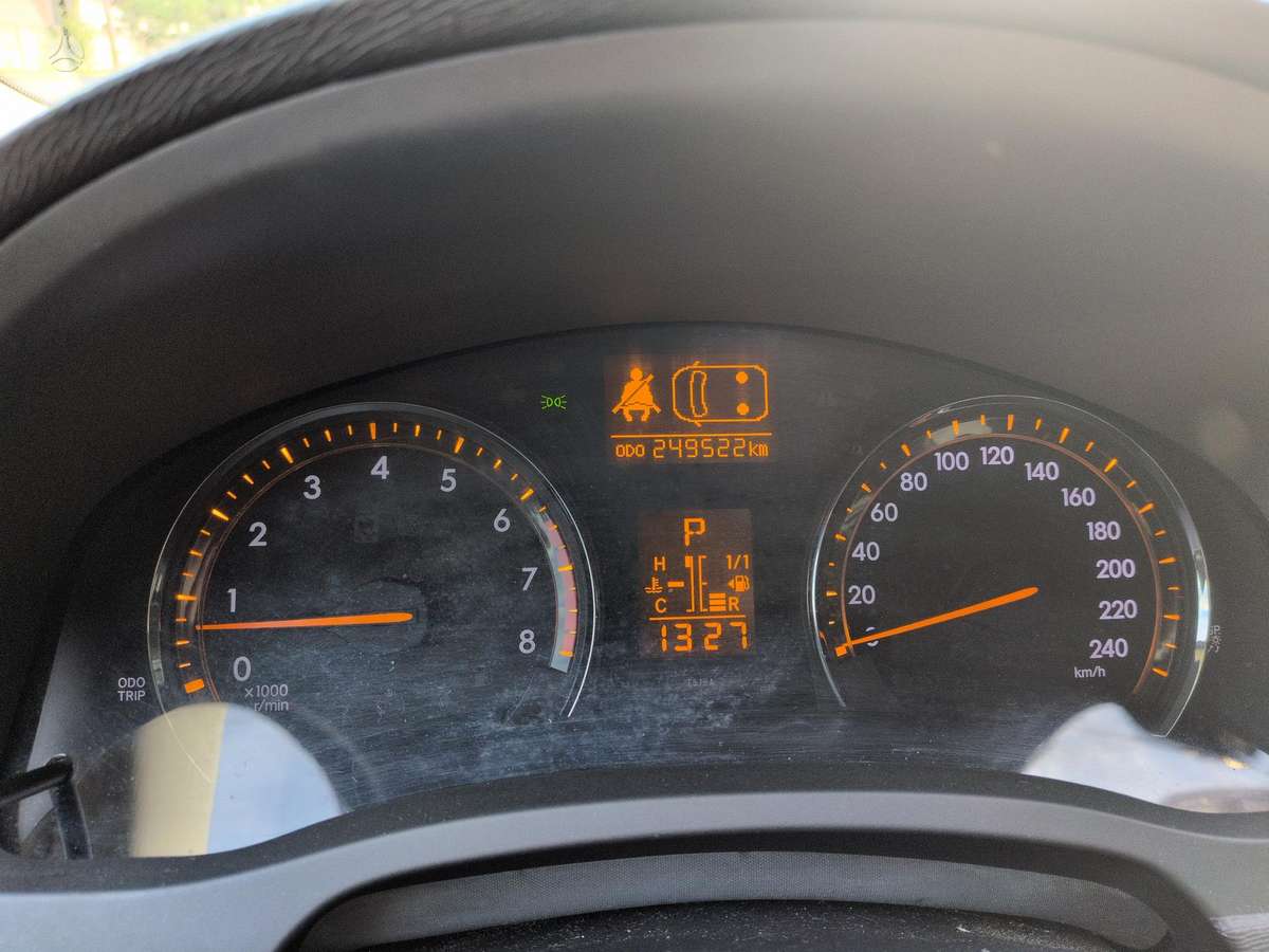 Toyota Avensis - 9