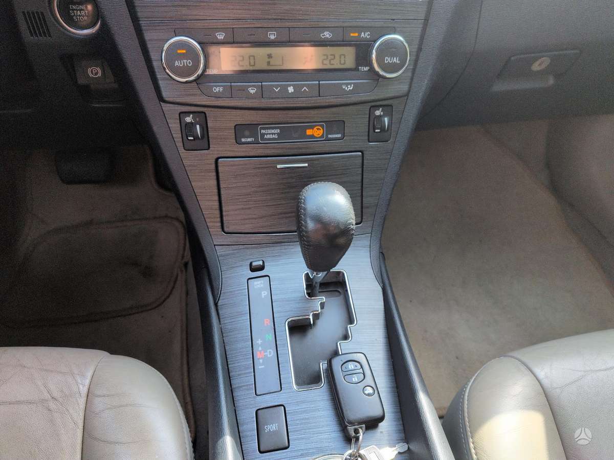 Toyota Avensis - 10