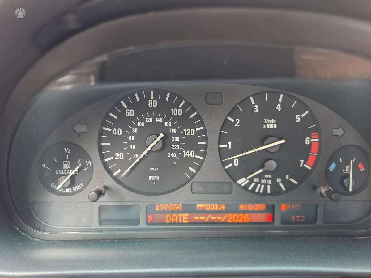 BMW 740, Седан