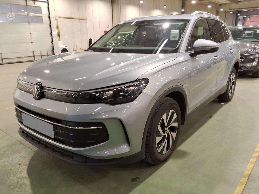 Volkswagen Tiguan - 1