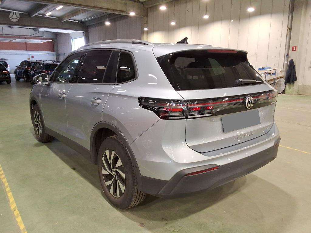 Volkswagen Tiguan - 4